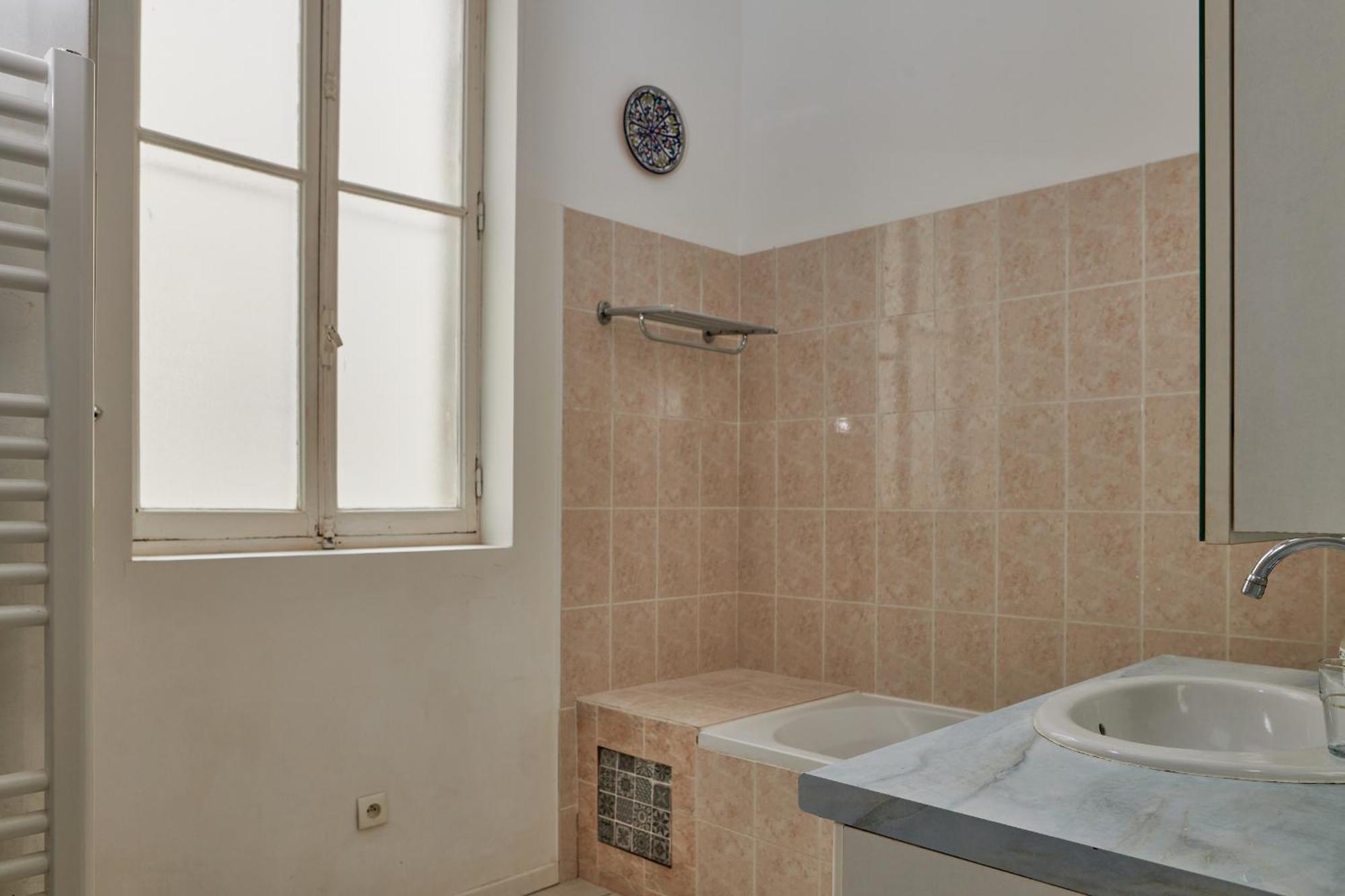 Grand Appartement Au Coeur De Sete Exterior photo